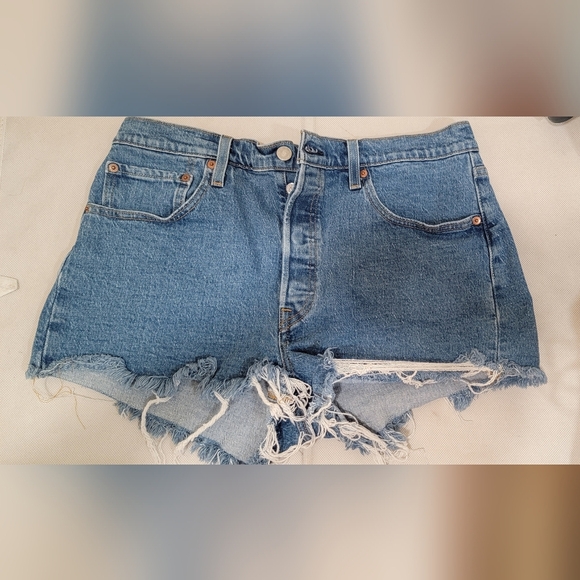 Levi's 501 Distressed Denim Cut-Off Shorts  Medium Wash With Button Closure - Picture 1 of 6